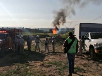 Fuga de gas LP por toma clandestina se suscitó la madrugada de este lunes y dejó lesionados a seis trabajadores de Petróleos Mexicanos.