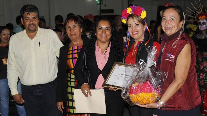 En el municipio mexiquense de Tejupilco –encabezado Anthony Domínguez– realizaron un concurso de ofrendas y otras actividades alusivas al #DíaDeMuertos.