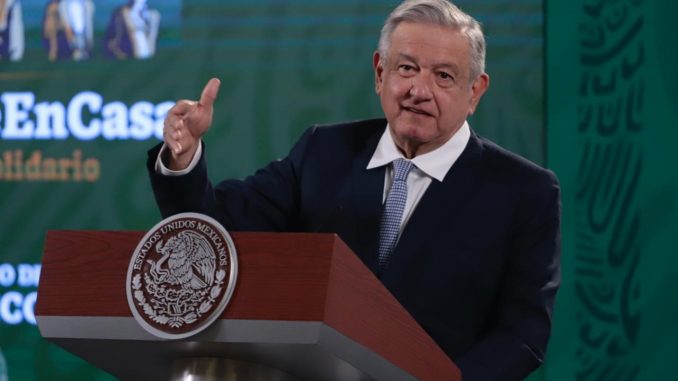 Mediante una iniciativa para reformar la Ley de Hidrocarburos enviada al Congreso, el presidente López Obrador sugiere que todas las actividades sujetas a los permisos que otorgue Sener sean susceptibles de suspensión