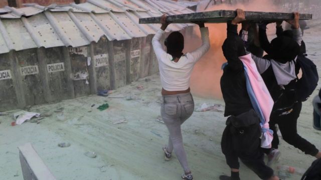 Los disturbios más importantes se produjeron frente al Palacio Nacional.