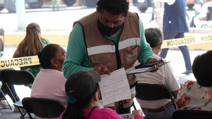 El INE ordenó medida cautelar vía tutela preventiva contra Morena para que sus brigadas se abstengan de solicitar la credencial de elector.